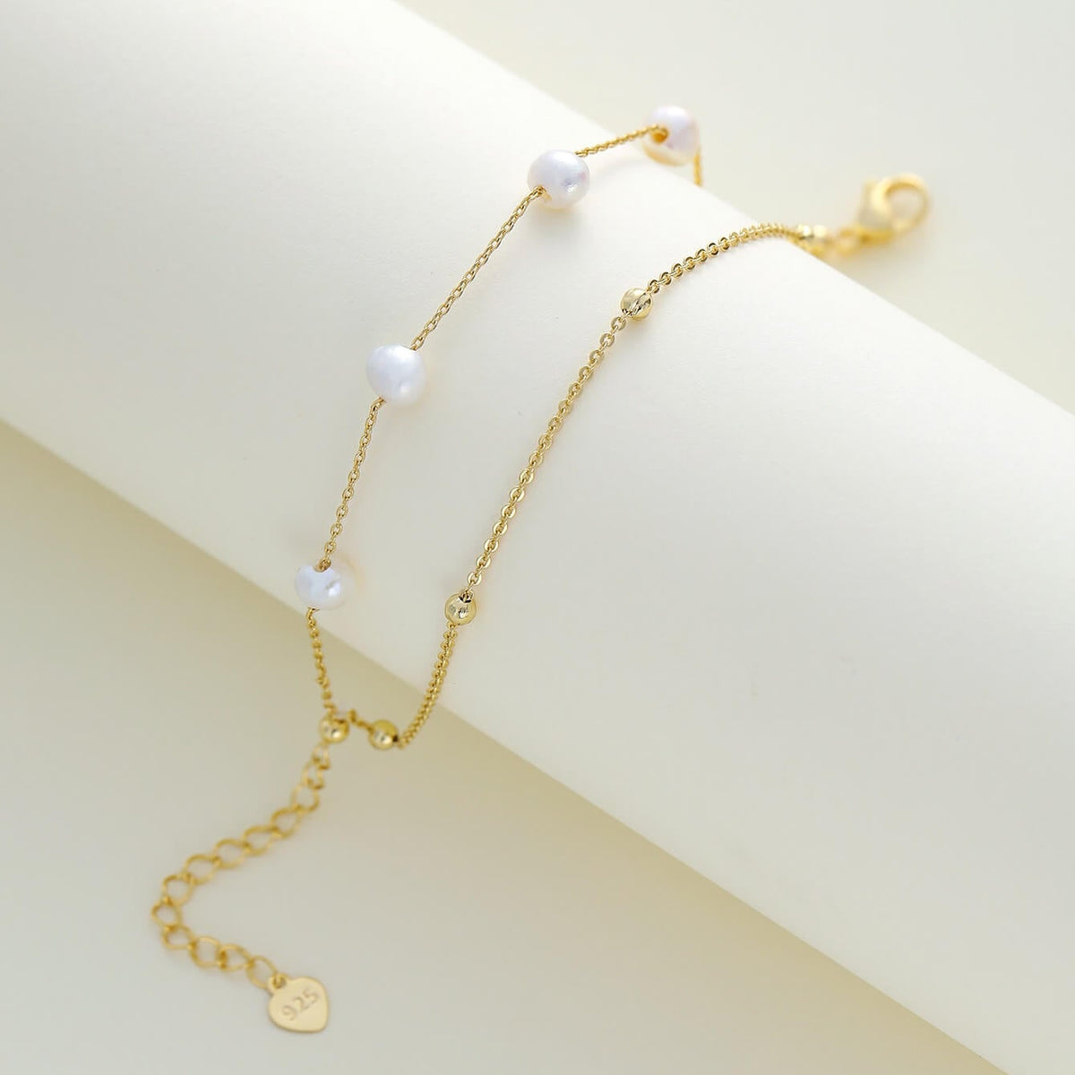 Double-layer freshwater pearl bracelet worn on wrist
